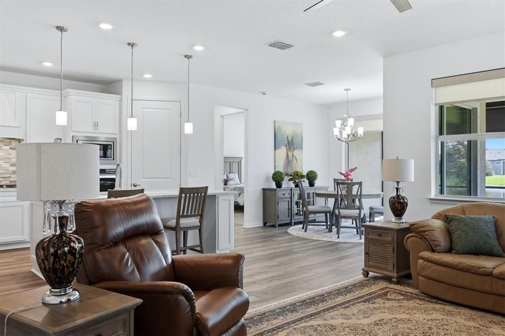 For Sale: $575,000 (2 beds, 2 baths, 1917 Square Feet)