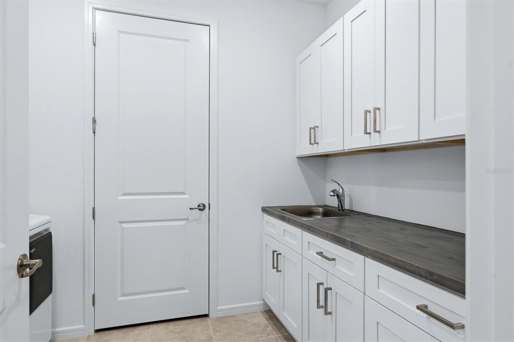 For Sale: $575,000 (2 beds, 2 baths, 1917 Square Feet)