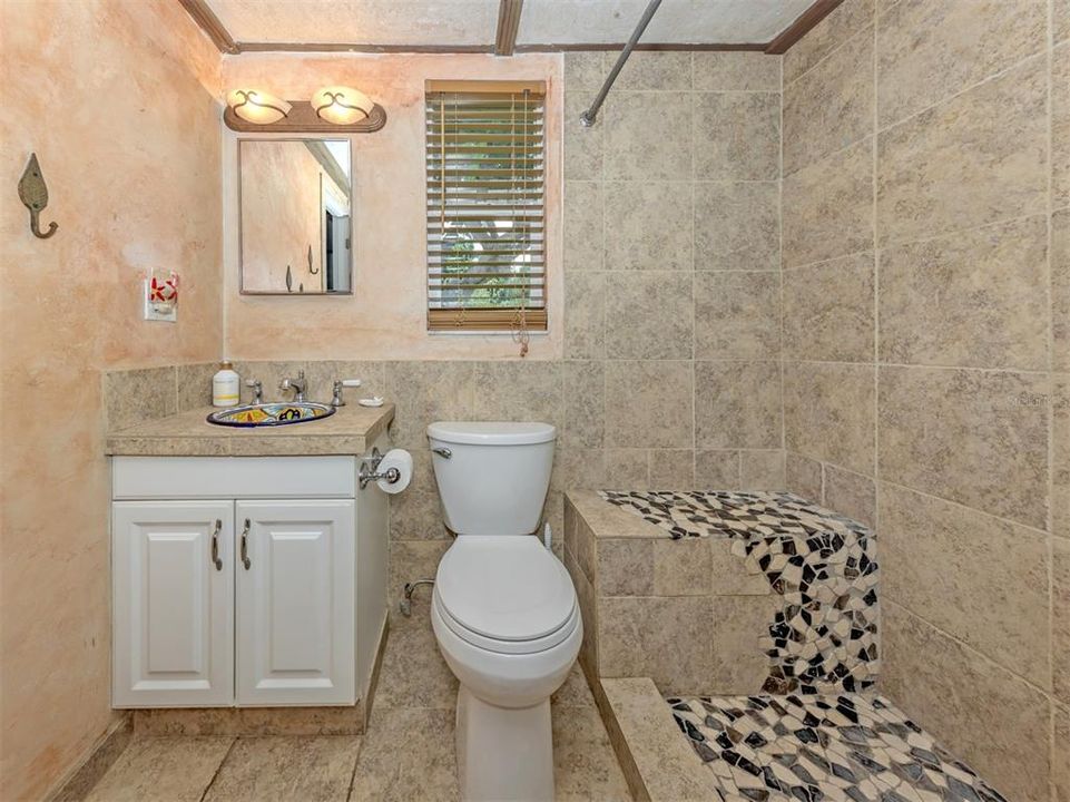 На продажу: $299,000 (2 спален, 2 ванн, 1214 Квадратных фут)