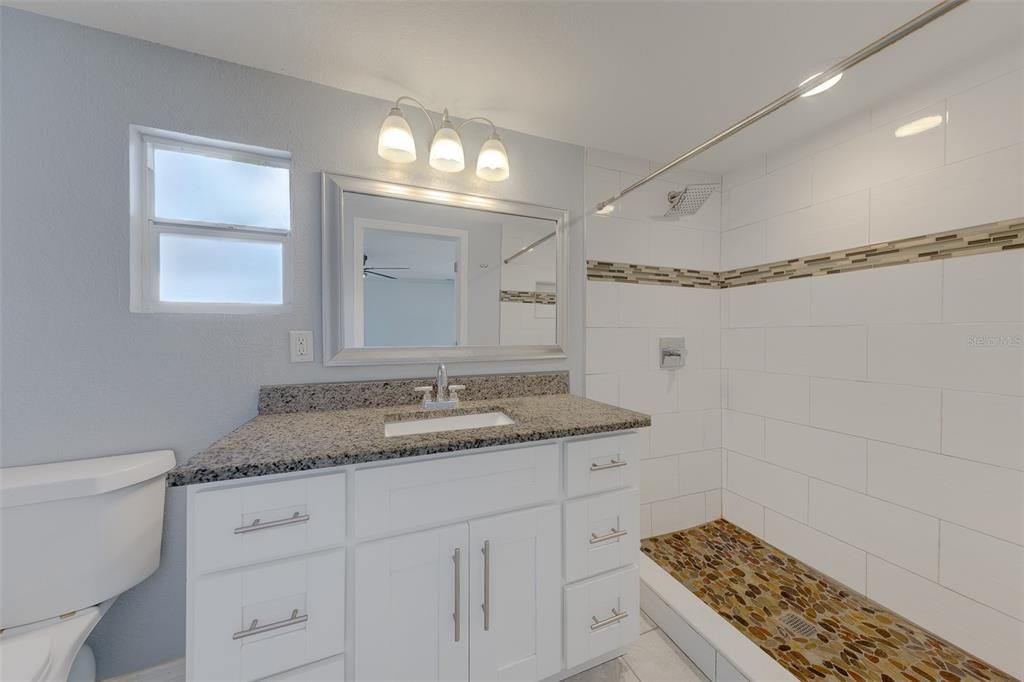 На продажу: $369,900 (4 спален, 2 ванн, 1221 Квадратных фут)