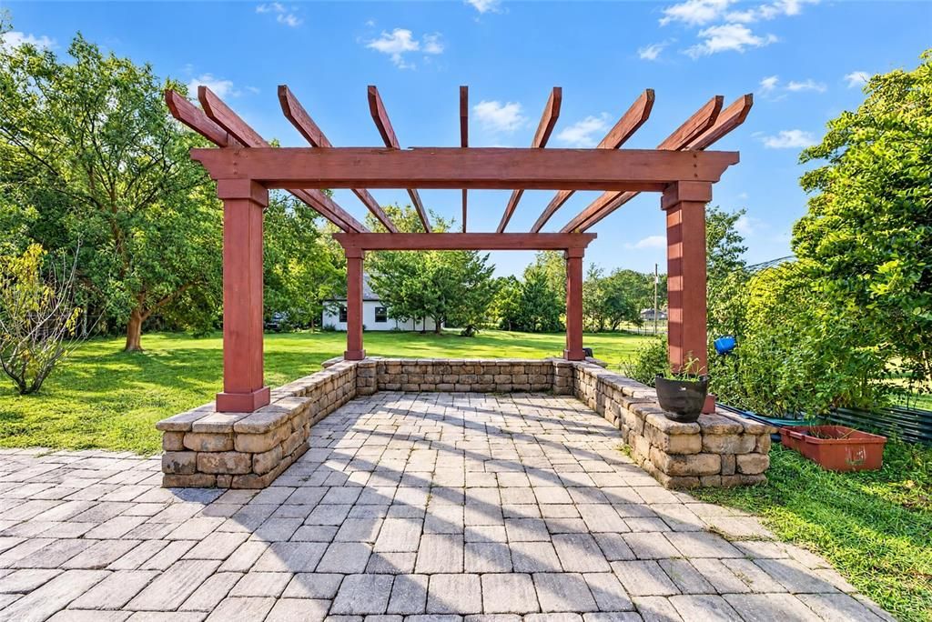 На продажу: $339,999 (3 спален, 2 ванн, 1832 Квадратных фут)
