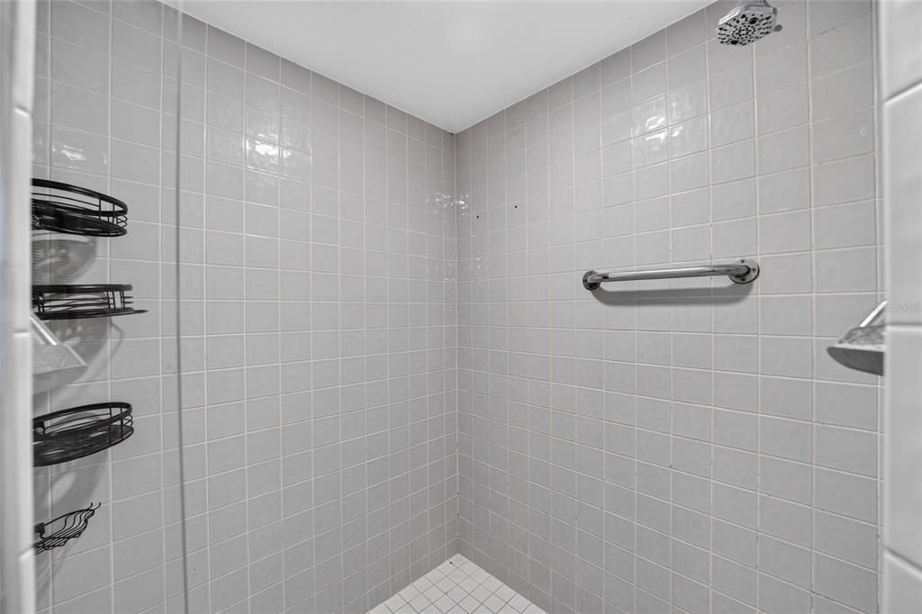 На продажу: $339,999 (3 спален, 2 ванн, 1832 Квадратных фут)