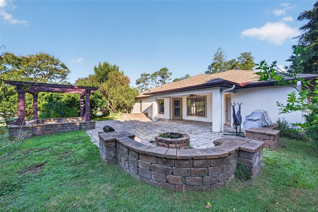 На продажу: $339,999 (3 спален, 2 ванн, 1832 Квадратных фут)