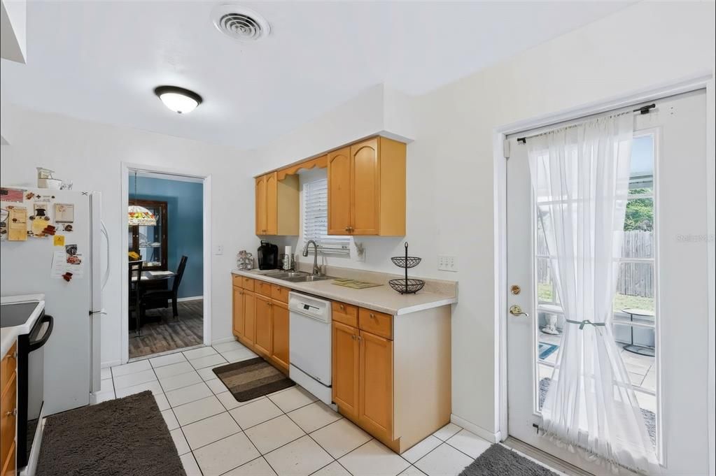 En Venta: $419,000 (3 camas, 2 baños, 1354 Pies cuadrados)