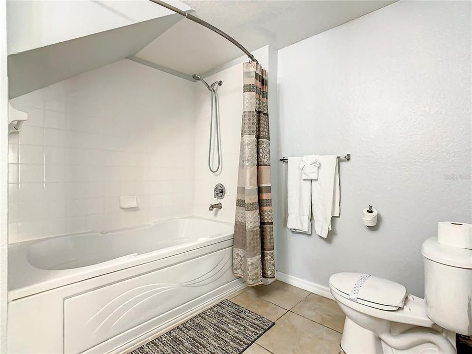 В аренду: $2,200 (4 спален, 3 ванн, 1470 Квадратных фут)