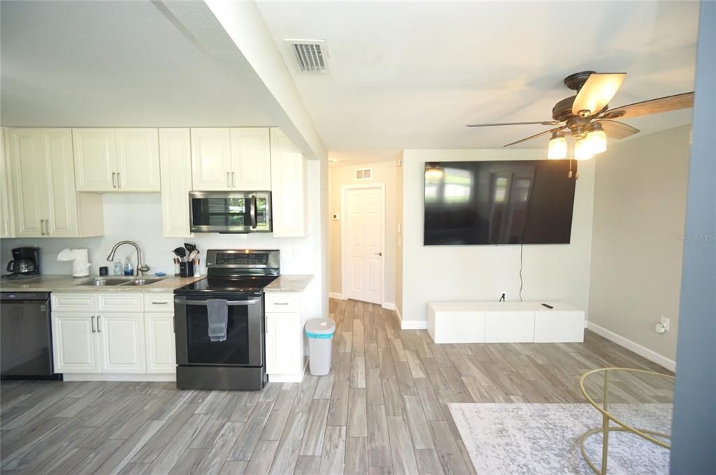 В аренду: $2,795 (3 спален, 2 ванн, 1054 Квадратных фут)
