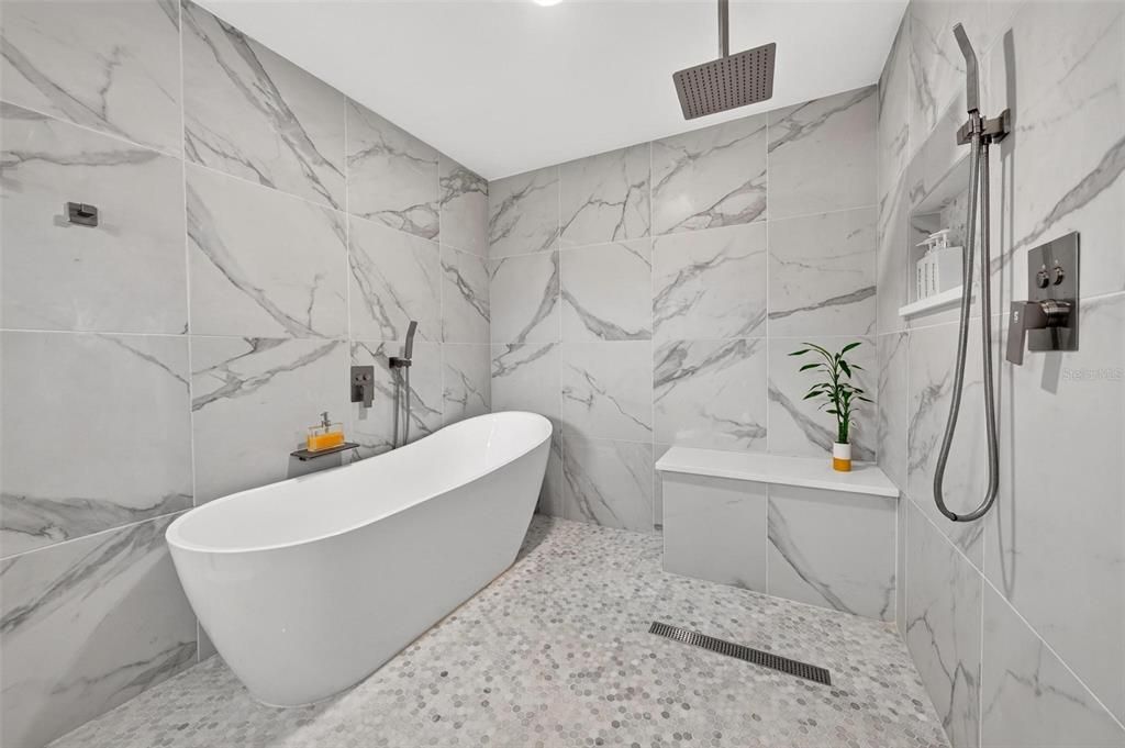 En Venta: $549,000 (4 camas, 3 baños, 3140 Pies cuadrados)