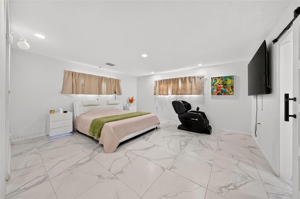 En Venta: $549,000 (4 camas, 3 baños, 3140 Pies cuadrados)