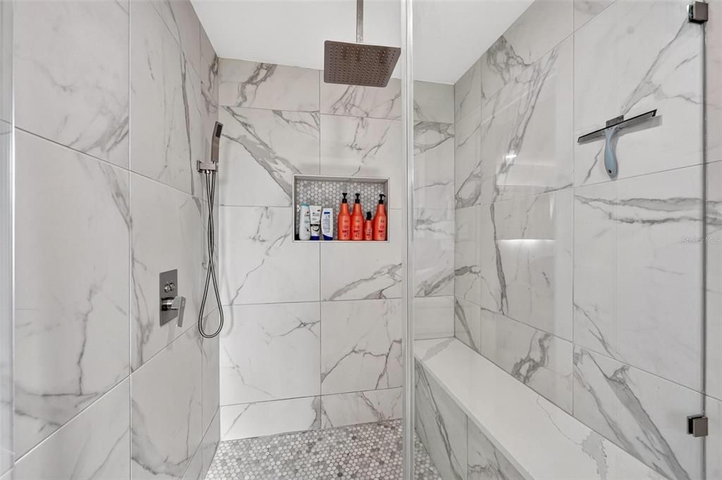 En Venta: $549,000 (4 camas, 3 baños, 3140 Pies cuadrados)