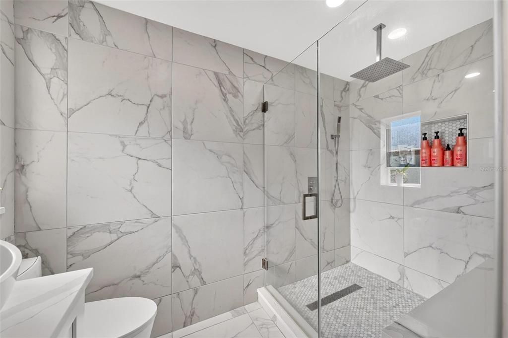 En Venta: $549,000 (4 camas, 3 baños, 3140 Pies cuadrados)