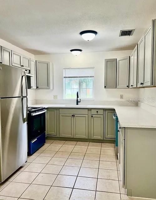 На продажу: $269,900 (3 спален, 2 ванн, 1200 Квадратных фут)