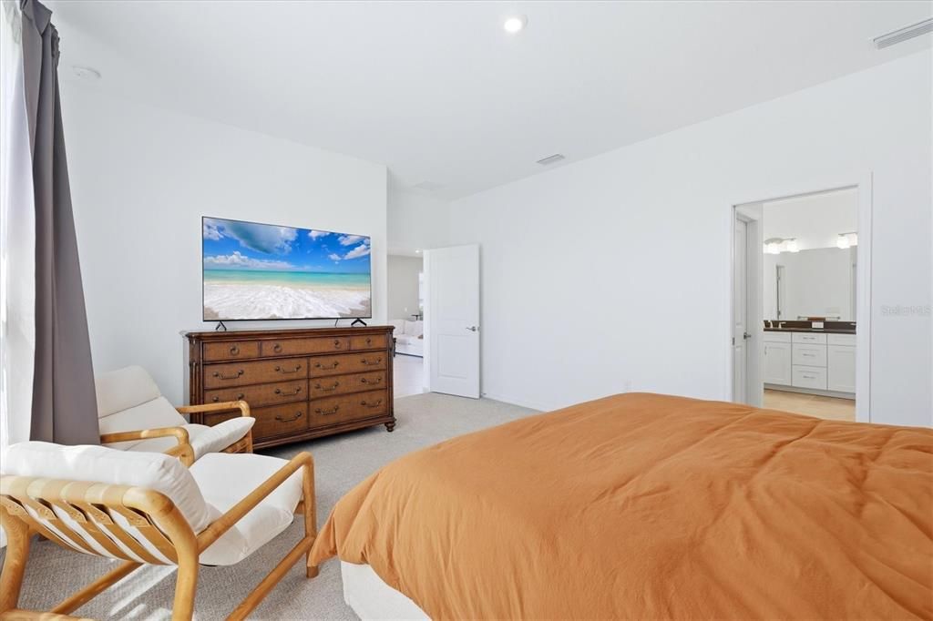En Venta: $639,000 (4 camas, 3 baños, 2390 Pies cuadrados)