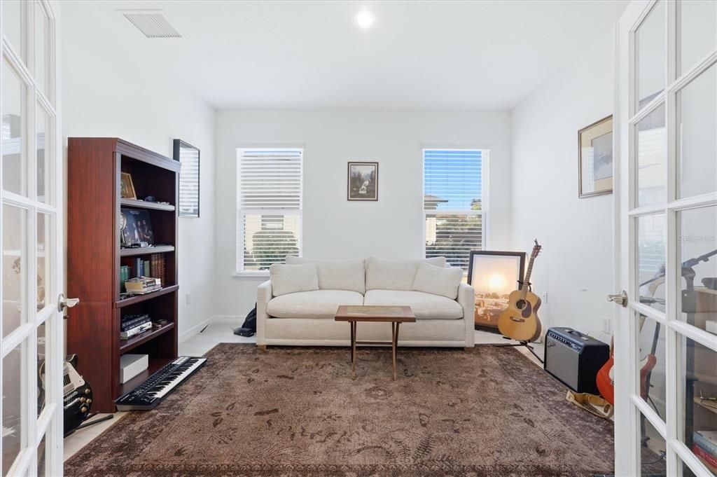 En Venta: $639,000 (4 camas, 3 baños, 2390 Pies cuadrados)