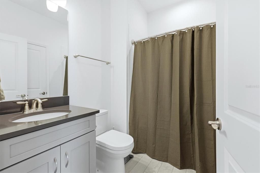 En Venta: $639,000 (4 camas, 3 baños, 2390 Pies cuadrados)