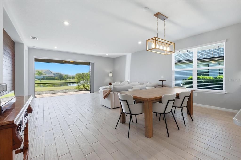 En Venta: $639,000 (4 camas, 3 baños, 2390 Pies cuadrados)