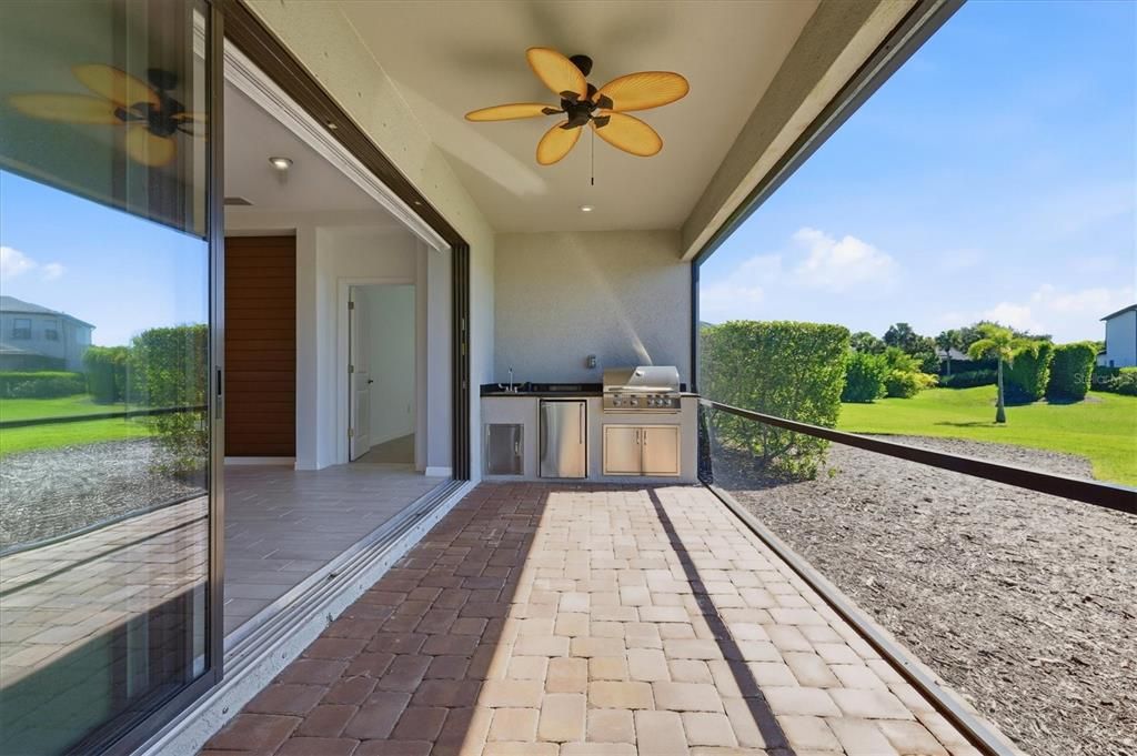 En Venta: $639,000 (4 camas, 3 baños, 2390 Pies cuadrados)