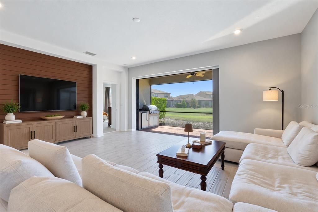 En Venta: $639,000 (4 camas, 3 baños, 2390 Pies cuadrados)