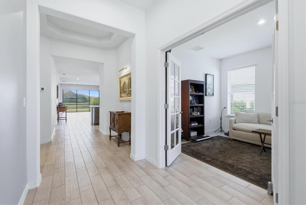 En Venta: $639,000 (4 camas, 3 baños, 2390 Pies cuadrados)