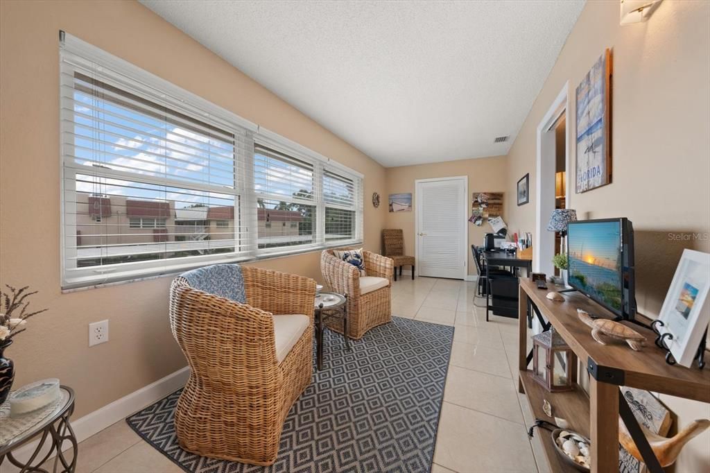 For Sale: $120,000 (2 beds, 1 baths, 1010 Square Feet)