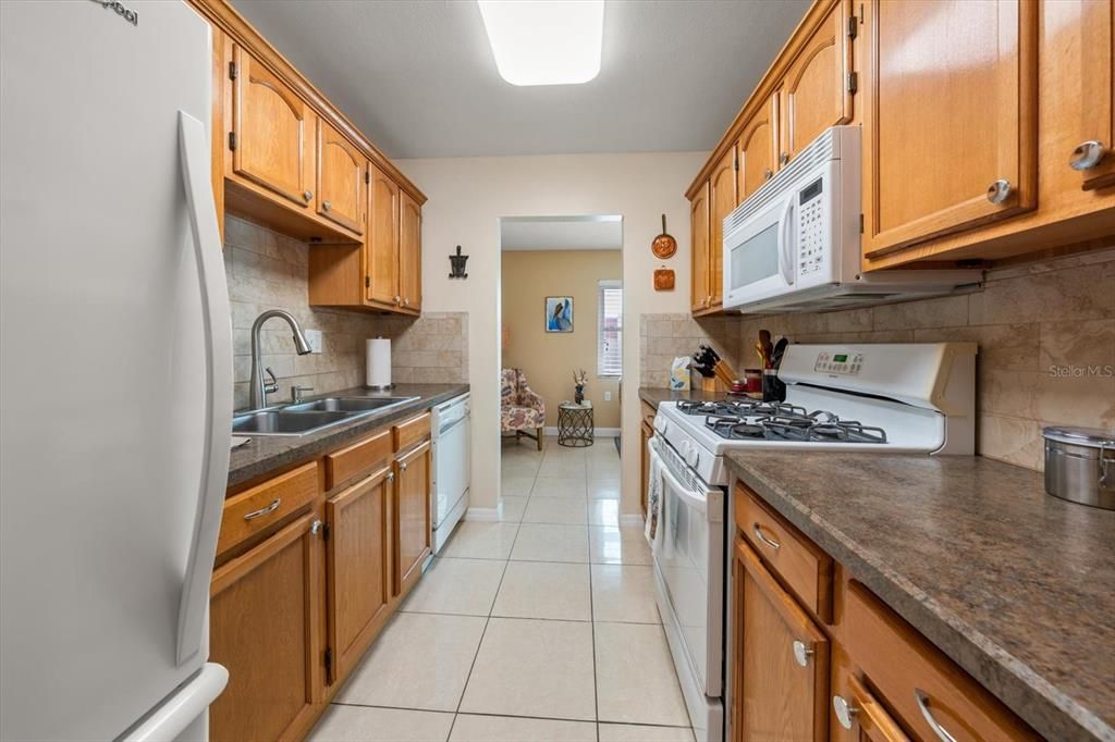 For Sale: $120,000 (2 beds, 1 baths, 1010 Square Feet)