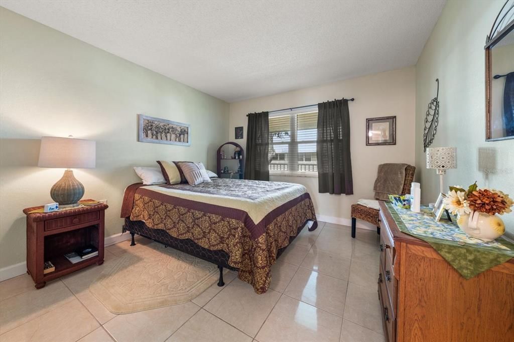 For Sale: $120,000 (2 beds, 1 baths, 1010 Square Feet)