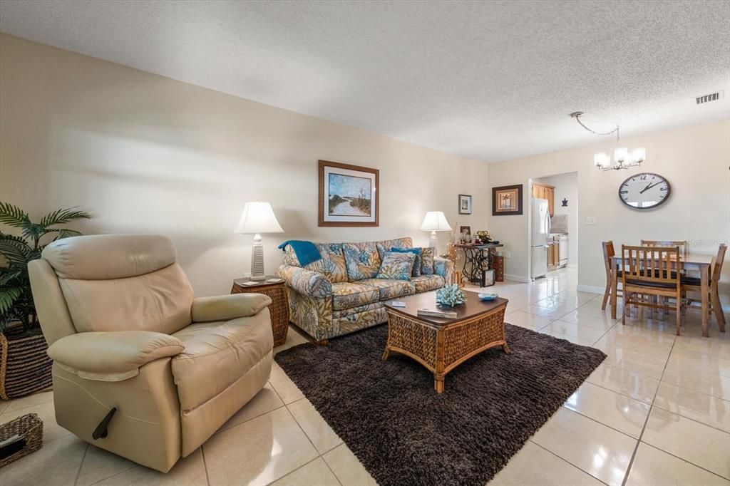 For Sale: $120,000 (2 beds, 1 baths, 1010 Square Feet)