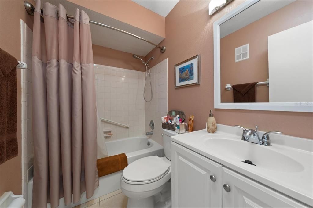 For Sale: $120,000 (2 beds, 1 baths, 1010 Square Feet)