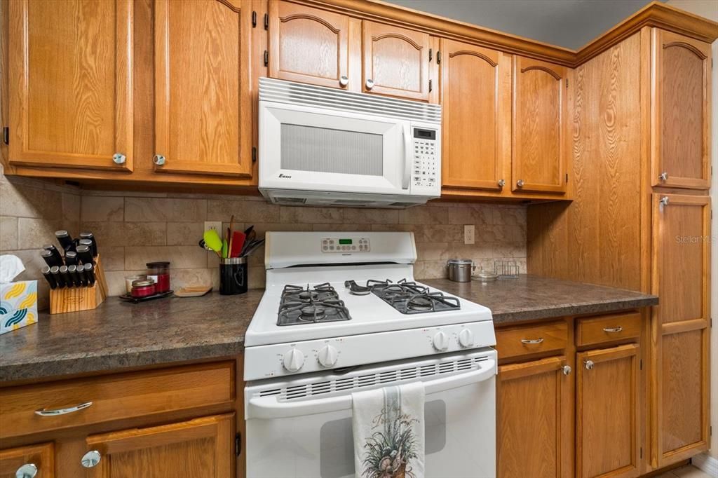 For Sale: $120,000 (2 beds, 1 baths, 1010 Square Feet)