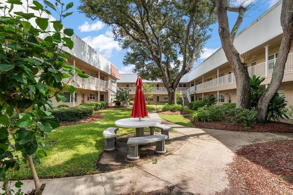 For Sale: $120,000 (2 beds, 1 baths, 1010 Square Feet)