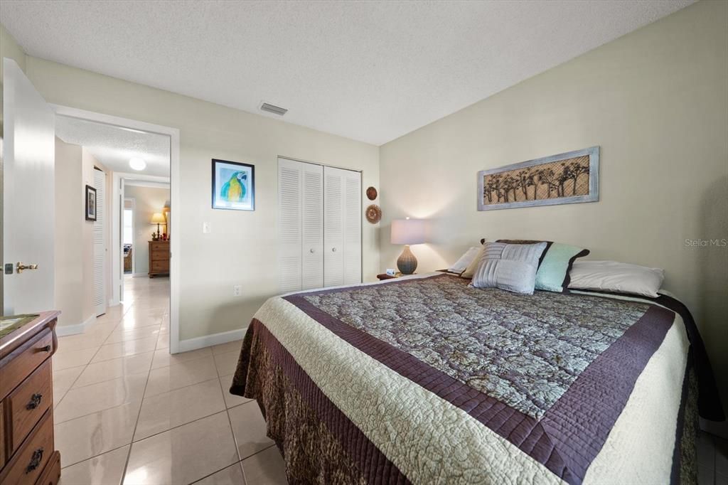For Sale: $120,000 (2 beds, 1 baths, 1010 Square Feet)