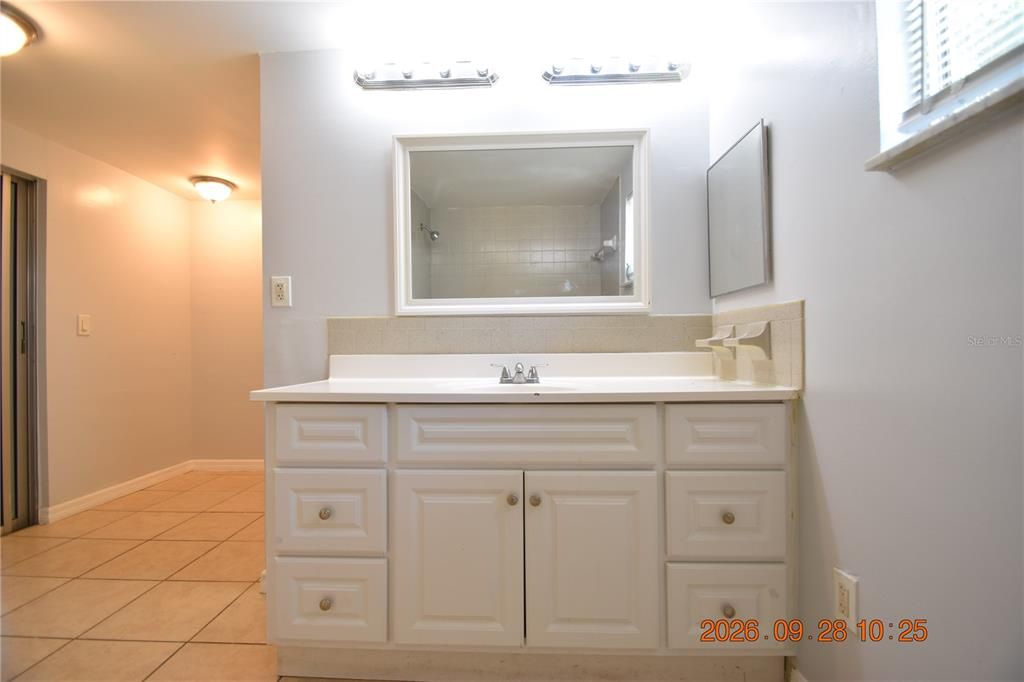 В аренду: $1,795 (3 спален, 2 ванн, 1044 Квадратных фут)