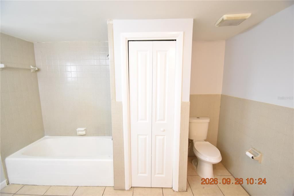 В аренду: $1,795 (3 спален, 2 ванн, 1044 Квадратных фут)