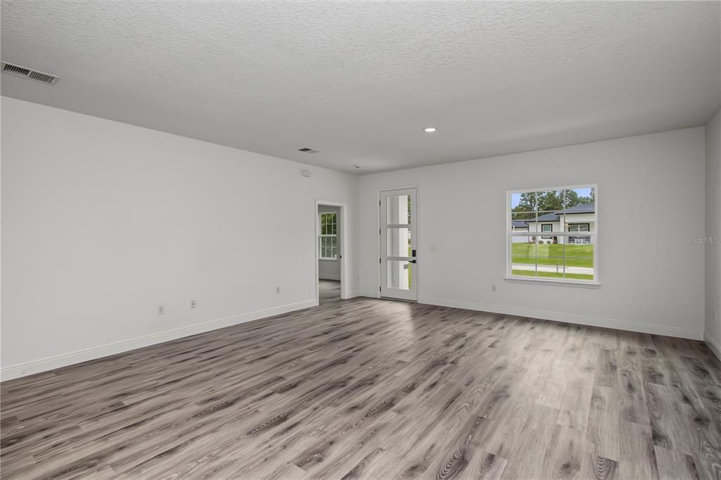 En Venta: $283,900 (4 camas, 2 baños, 1774 Pies cuadrados)