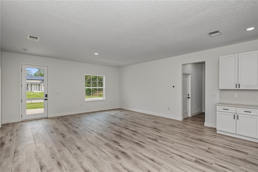 En Venta: $283,900 (4 camas, 2 baños, 1774 Pies cuadrados)