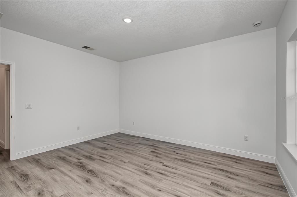 En Venta: $283,900 (4 camas, 2 baños, 1774 Pies cuadrados)