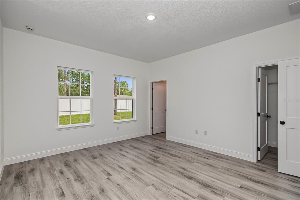 En Venta: $283,900 (4 camas, 2 baños, 1774 Pies cuadrados)