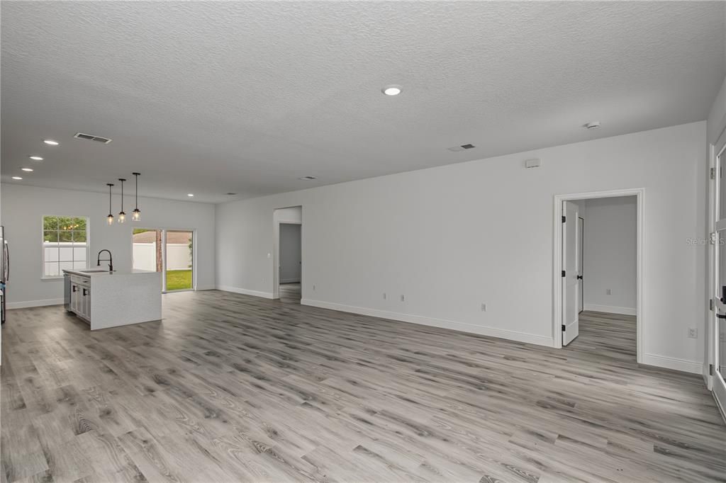 En Venta: $283,900 (4 camas, 2 baños, 1774 Pies cuadrados)