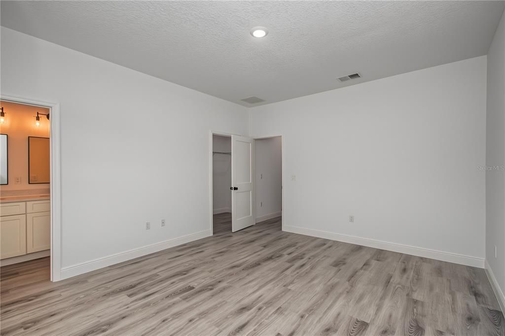 En Venta: $283,900 (4 camas, 2 baños, 1774 Pies cuadrados)