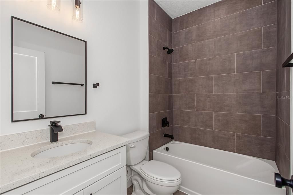 En Venta: $283,900 (4 camas, 2 baños, 1774 Pies cuadrados)