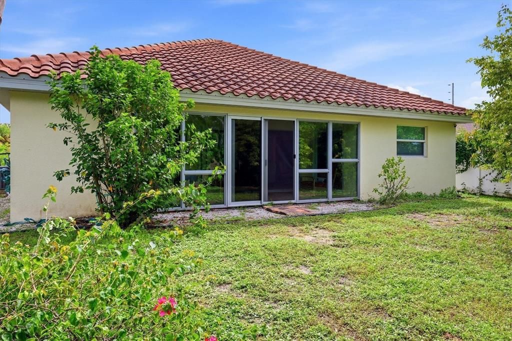 На продажу: $325,000 (3 спален, 2 ванн, 1614 Квадратных фут)