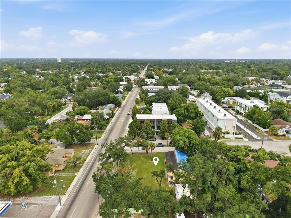 На продажу: $925,000 (0.31 acres)