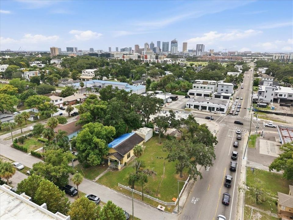 На продажу: $925,000 (0.31 acres)