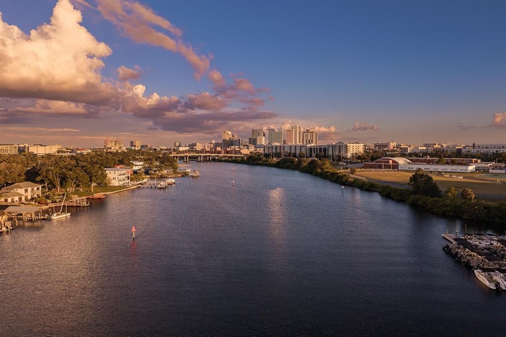 На продажу: $925,000 (0.31 acres)