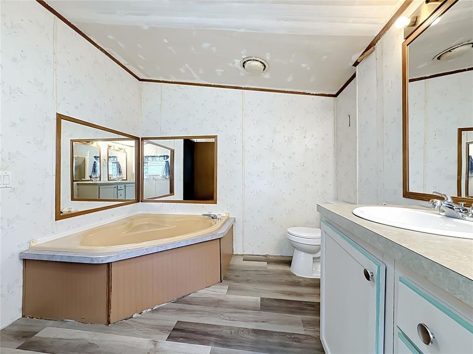 На продажу: $199,000 (3 спален, 2 ванн, 1512 Квадратных фут)