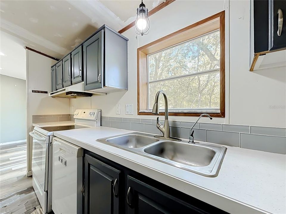 На продажу: $199,000 (3 спален, 2 ванн, 1512 Квадратных фут)