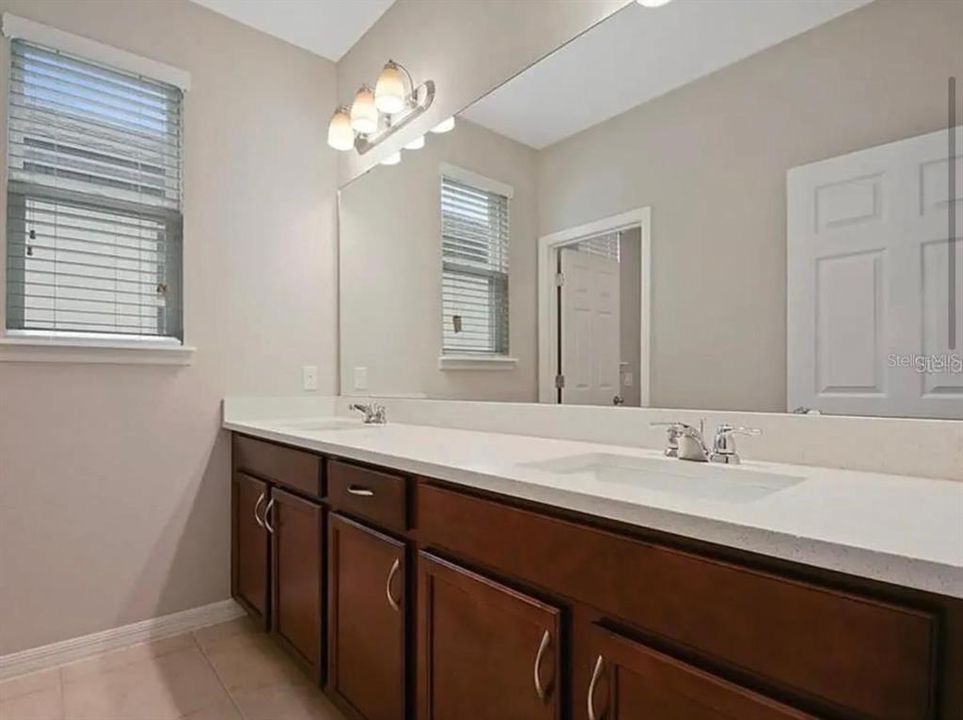 En Venta: $620,000 (4 camas, 3 baños, 2661 Pies cuadrados)