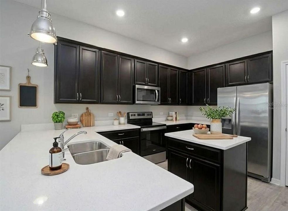 En Venta: $620,000 (4 camas, 3 baños, 2661 Pies cuadrados)
