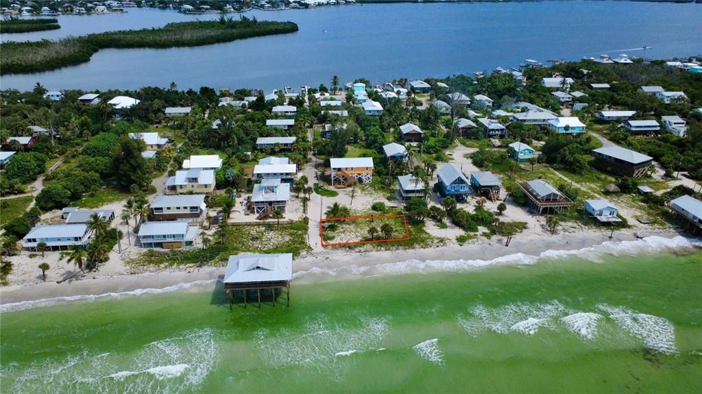 На продажу: $130,000 (0.11 acres)