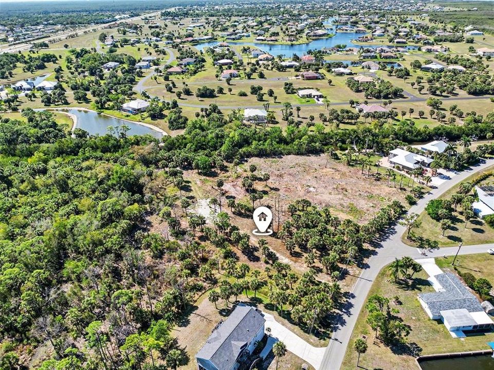待售: $299,900 (1.64 acres)