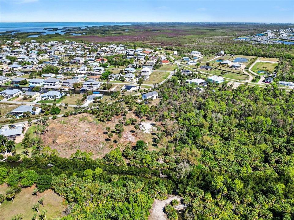 待售: $299,900 (1.64 acres)